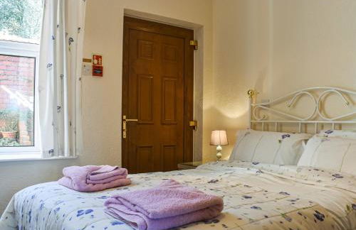 Whitby Apartment - Photo 10