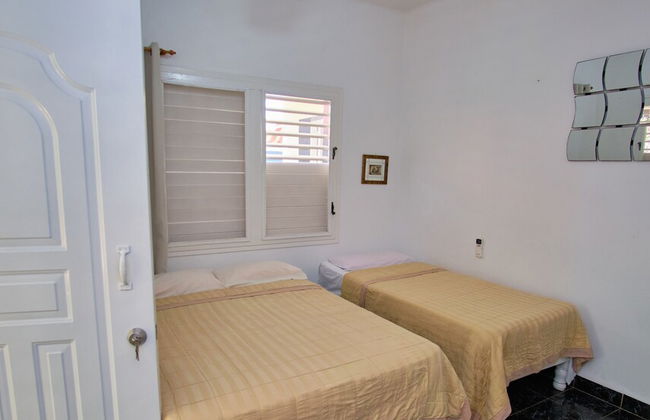 Villa in Cárdenas with swimming pool and garden - Photo 9