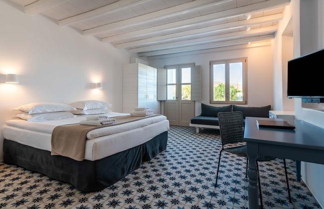 Milia Gi Suites - Photo 1