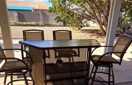 Hot Air Balloon Haven, Hot Tub, King Bed, Office, Foosball, Bball - Foto 34