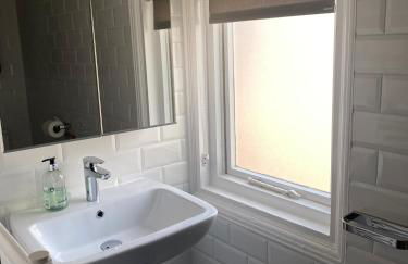 Delightful 3 Bedroomed Cottage in Llandudno - Photo 28