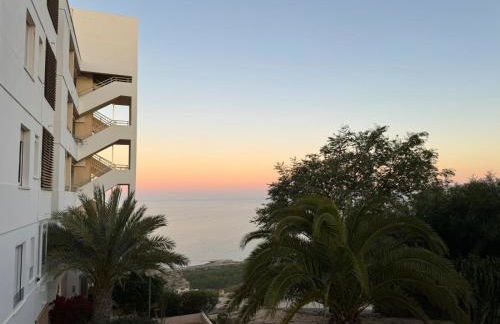 Stylish Seaview Apartment - Photo 18