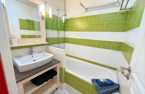 Cottage avec Parking gratuit - piscine et jeux - Foto 31