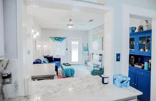 Soothing Blues in Peaceful 2BR 1BA Cottage - Foto 8