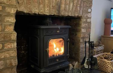 Cottage in Central Burbage Leicestershire - Photo 2