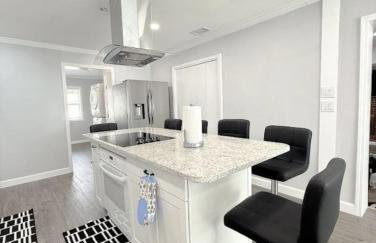 Cozy Large 5BR Beach Villa 1 Minute to Beach - Foto 6