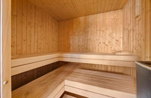 Villa Ula in Pula with heated pool, sauna & private tennis court - Photo 18