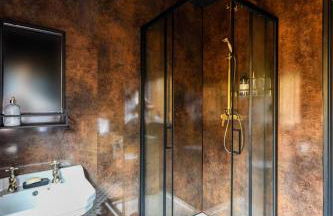 Bold Coastal Retreat with Boudoir Interiors, Felpham Village - Photo 5