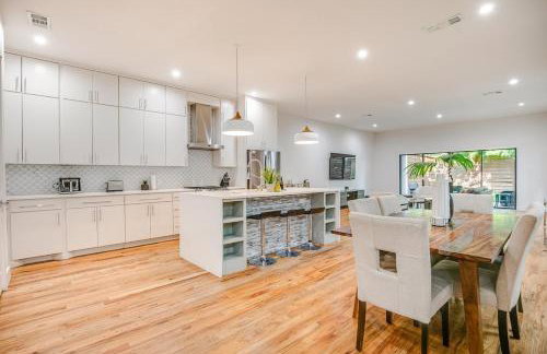 Uptown Modern with Private Patio & 1Gbps Wi-Fi - Foto 34