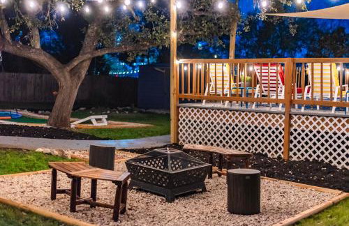 Texas Vacation Home, Game Room & POOL by Sixflags - Foto 70