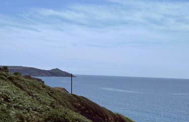 Cliff top chalet with stunning ocean views - Photo 9