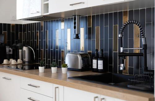 Vue mer sublime, terrasse ensoleillée et parking - Photo 32