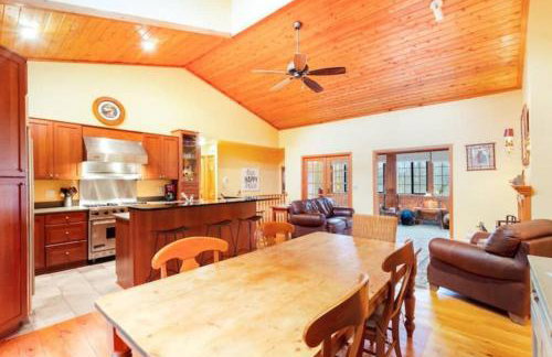 Secluded cabin on 10 acres - hot tub & game room! - Foto 19