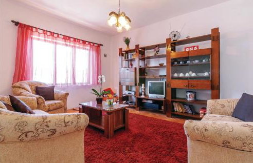 3 Bedroom Stunning Home In Modric - Photo 3