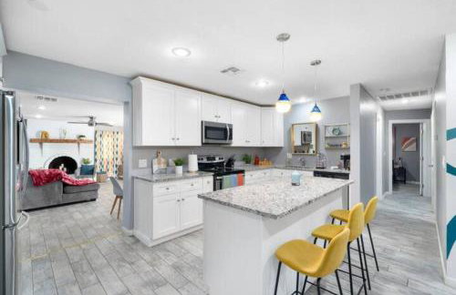 5BR with Pool & Backyard ParadiseSleeps 10 Guests - Foto 24