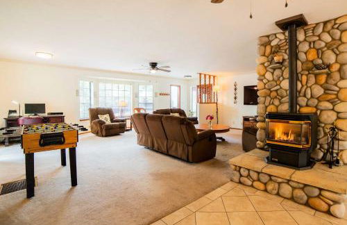 Deck and Hot Tub Rustic Groveland Home! - Foto 7