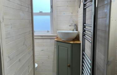 Cozy Seaside Retreat in Peterhead - Photo 9