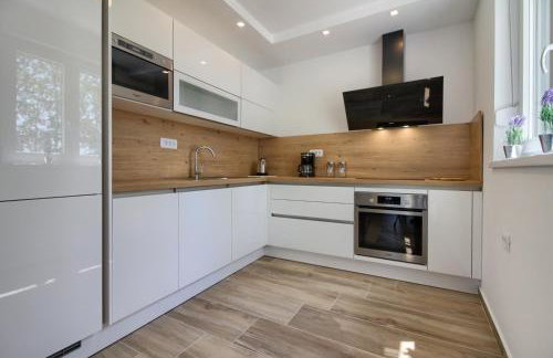 Luxury Villa with extra heated pool with hydromassage, biliard near town center and beach by WiiBuk - Foto 26