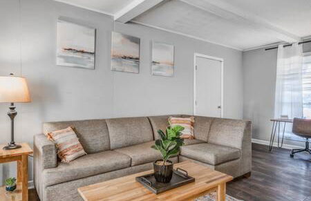 Mins from Parks Hiking & Dining- Brick Bungalow - Foto 15