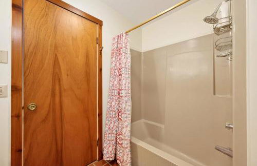 Chalet Across from Holiday Valley Walk to Lifts - Foto 42