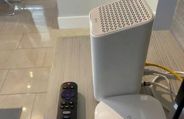 Roxanas 3bed 2bath Home with Modern Interior and BBQ Backyard - Photo 7