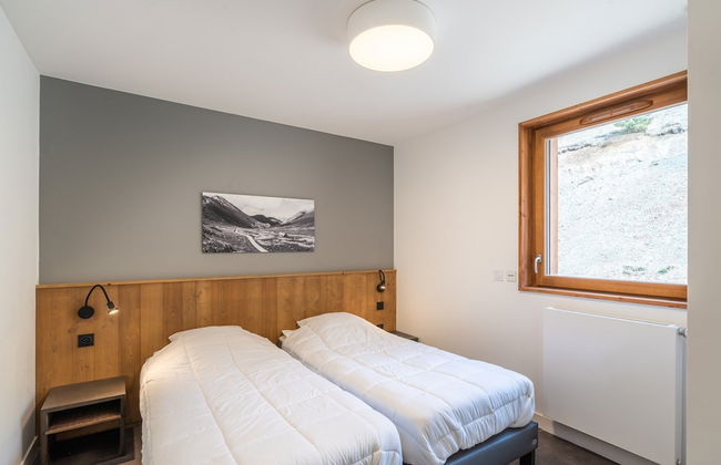 Chalet in Auris-en-oisans With Balcony Views - Photo 9