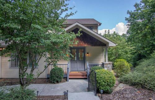 Brevard Basecamp · Brevard Basecamp fireplace in Primary BR - Foto 3