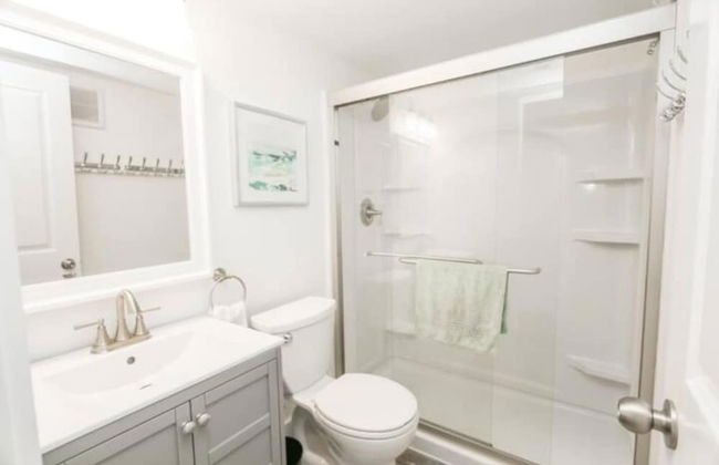 Calming Waves - 2 1 Condo 1 Block From Beach - Photo 15