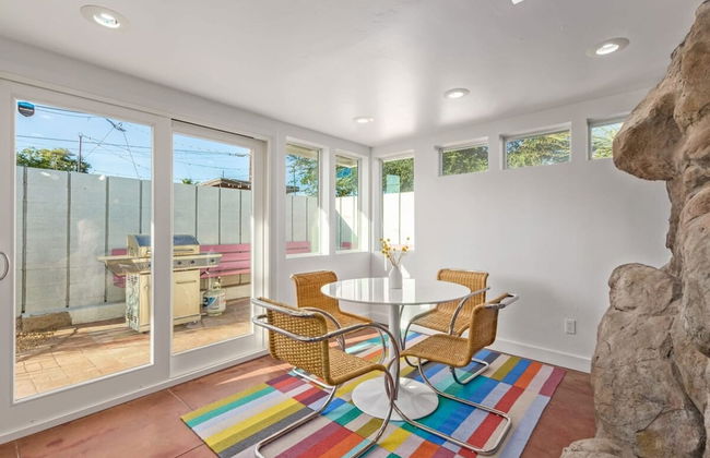 Northview Mid-century Escape Pool Firepit Bocce - Foto 13