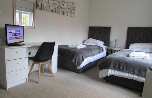 Large 4 bed detached house with parking - Foto 54