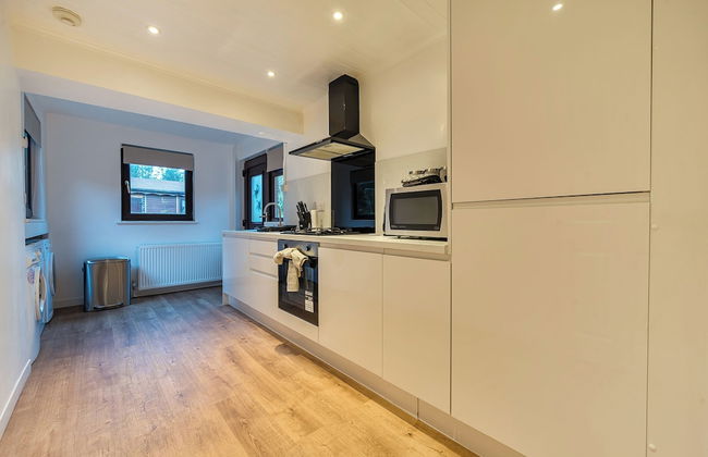 4 Bed House - Sleeps 9 - Hottub - Parking - Foto 18