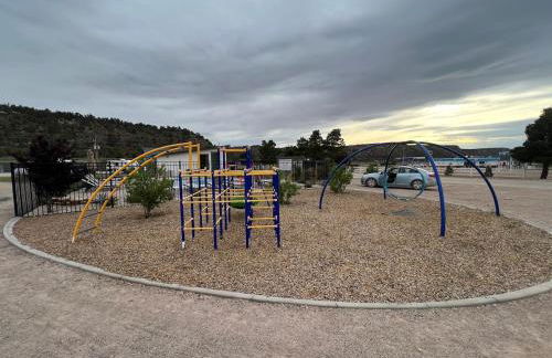 Access Zion & Bryce! Tiny Home with Rooftop Deck and Hot Tub - Foto 20