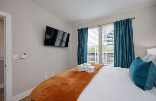 Two Townhomes - Hot Tubs and Rooftop Balconies - Foto 33