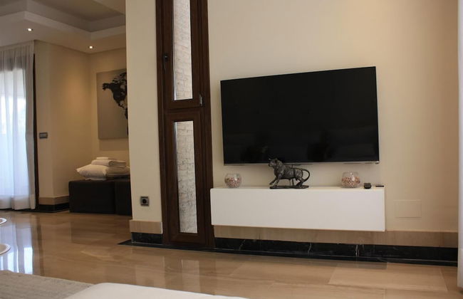 Apartment with Private Swimming Pool - Photo 22