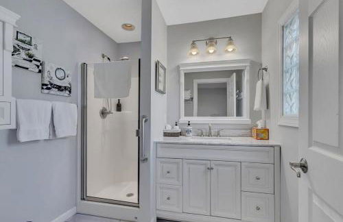 Lake Front Home with Pool and Stunning Views - Foto 36