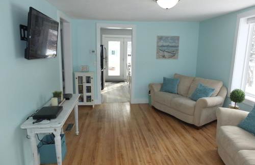 Beach Town Escape - Newly-Remodeled & Gorgeous! - Photo 15