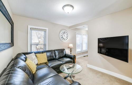 Near Hiking and Skiing Cozy Home in Cortland! - Photo 1