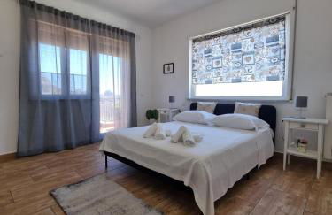 CITY HOUSE & FREE PARKING by Perry-Holiday moderno, panoramico e comodo fino a 6 ospiti - Foto 27