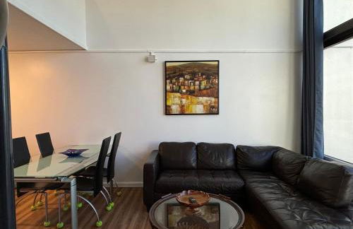 Downtown 2BR Huge Patio Free parking WiFi - Foto 6