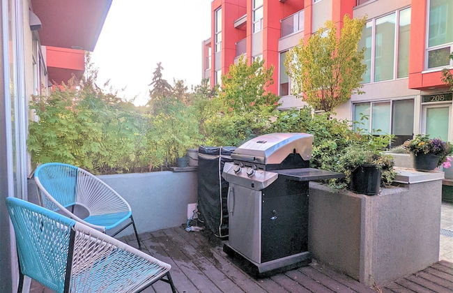 Monki Di Executive Suites - GLAS - Luxury Inner City Home 3 min to Downtown w Private Rooftop Patio Fireplace - Foto 31