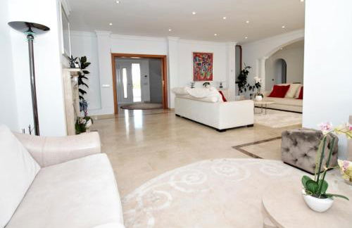 Marbella Villa Sea View 10 Bedrooms - Photo 40