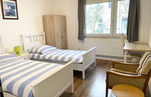 near Düsseldorf Messe and Airport, two Bedrooms, Parking, Kitchen and Garden - Photo 7