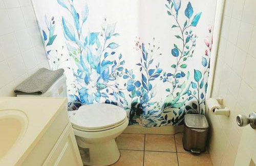 Super Cute & Cozy Home With 2 Bedrooms Near Everything In Jacksonville - Photo 5