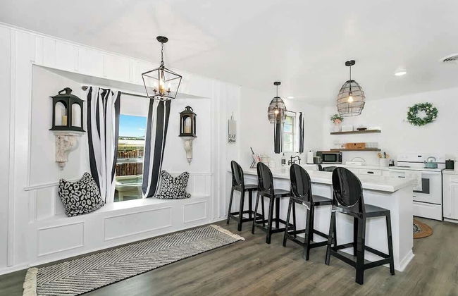 A Crystal Place Hot Tub 1 Blk off Main St! - Foto 5