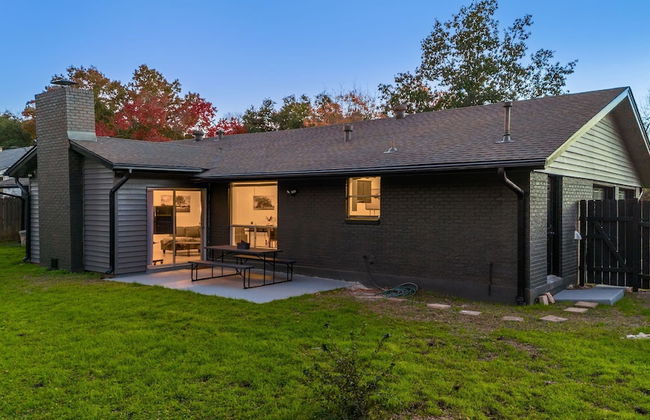 Quiet 3 Bedroom Home Walkable to Zilker Park - Photo 38