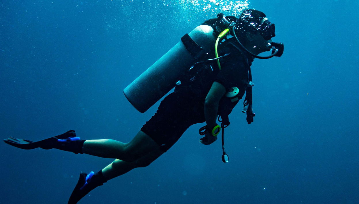 Bautismo de buceo en el lago Moreno
