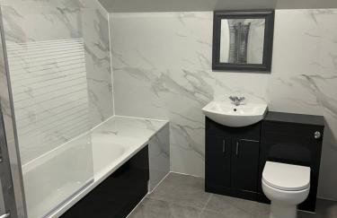 4 BR, Large & Modern Private House Central Location - Photo 14