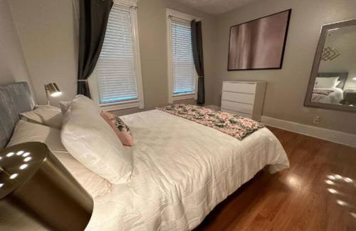 Charming 2BR Home with Office - Photo 11