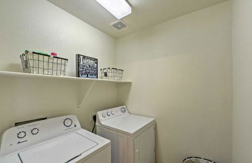 Inviting Surprise Home with Private Pool Near Golf! - Foto 19