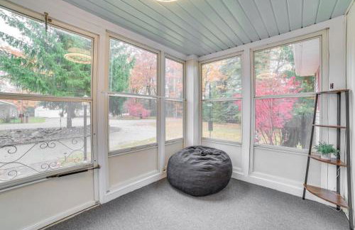 Cozy Houghton Lake Home with Fire Pit and Porch - Foto 18